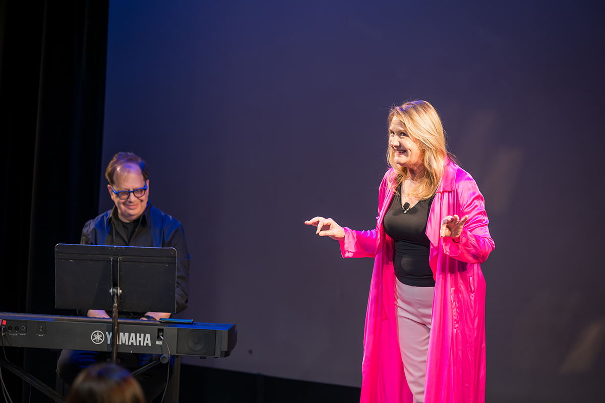 Performer Alison Larkin and Gary Schreiner.