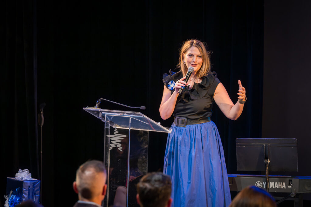 Red Apple Auctions, Sherry Truhlar, Auctioneer
